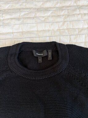 Theory knit light-weight used sweater-shirt black